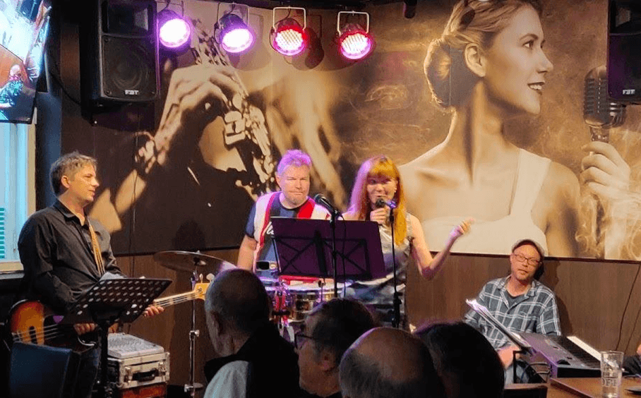 Live performance scene inside Sture Jazz Bar